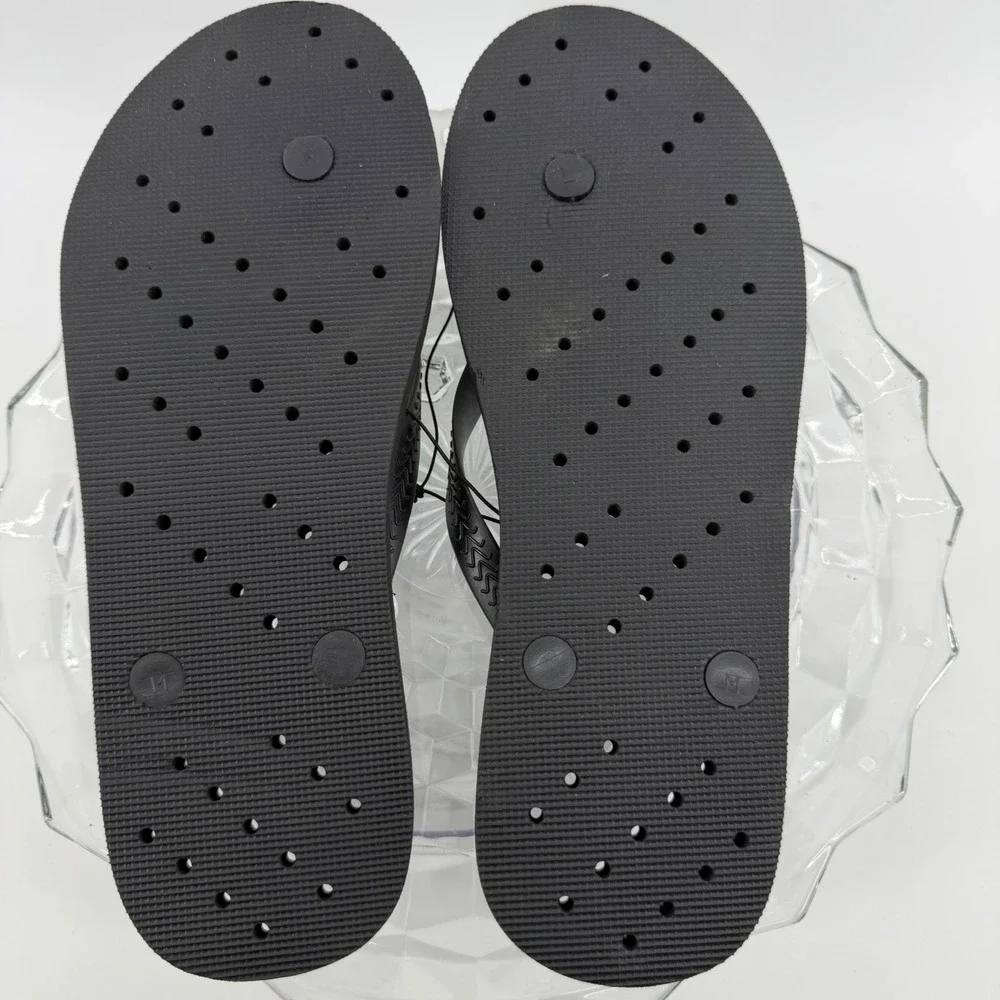 Room Essentials Mens Large Black Perforated Shower Flip Flops Sandals L 9-10